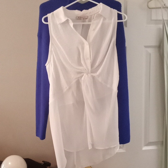 BCBGeneration Knot Front Top - Picture 4 of 4